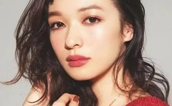 美女校花被老汗狂肉的故事